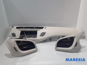 Gebruikte Dashboard sierlijst Citroen DS3 Cabrio (SB) 1.2 12V PureTech 82 Prijs op aanvraag aangeboden door Maresia Parts