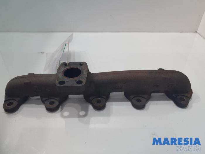 Gebruikte Spruitstuk Uitlaat Peugeot 2008 (CU) 1.6 HDiF 16V Prijs € 24,95 Margeregeling aangeboden door Maresia Parts