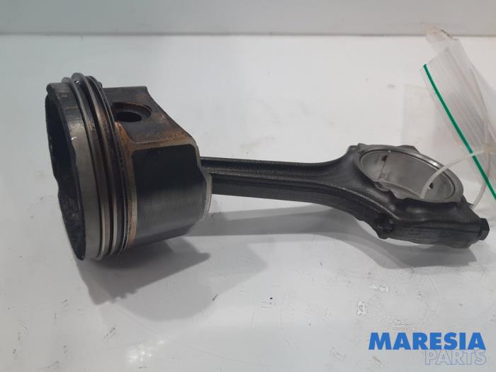 Gebruikte Zuiger Fiat 500 (312) 1.4 16V Prijs € 45,00 Margeregeling aangeboden door Maresia Parts