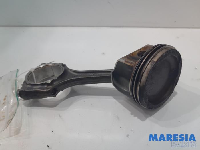 Gebruikte Zuiger Fiat 500 (312) 1.4 16V Prijs € 45,00 Margeregeling aangeboden door Maresia Parts