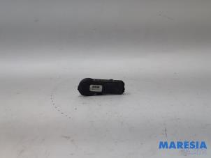 Gebruikte Sensor Bandenspanning Peugeot 508 (8D) 2.0 Hybrid4 16V Prijs € 25,00 Margeregeling aangeboden door Maresia Parts