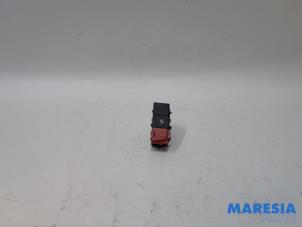 Gebruikte SOS knop Peugeot 508 (8D) 2.0 Hybrid4 16V Prijs € 10,00 Margeregeling aangeboden door Maresia Parts