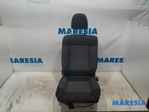 Gebruikte Voorstoel rechts Citroen C4 Cactus (0B/0P) 1.2 PureTech 82 12V Prijs € 150,00 Margeregeling aangeboden door Maresia Parts