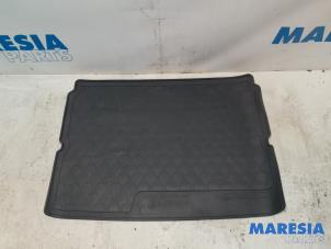 Gebruikte Kofferbak Mat Peugeot 2008 (UD/UK/UR/US/UX) e-2008 50 kWh Prijs € 42,35 Inclusief btw aangeboden door Maresia Parts