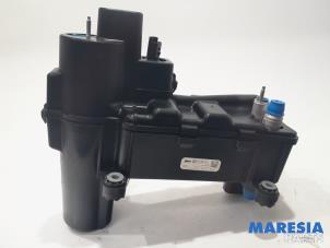Gebruikte Airco Condensor Peugeot 2008 (UD/UK/UR/US/UX) e-2008 50 kWh Prijs € 114,95 Inclusief btw aangeboden door Maresia Parts
