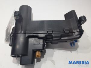 Gebruikte Airco Condensor Opel Corsa F (UB/UH/UP) Electric, Corsa-e 50kWh Prijs € 121,00 Inclusief btw aangeboden door Maresia Parts