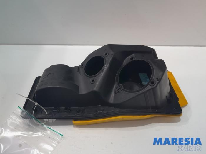 Tank Klep van een Renault Trafic (1FL/2FL/3FL/4FL) 1.6 dCi 95 2017