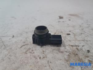 Gebruikte Parkeersensor Renault Captur (2R) 1.2 TCE 16V EDC Prijs € 30,00 Margeregeling aangeboden door Maresia Parts