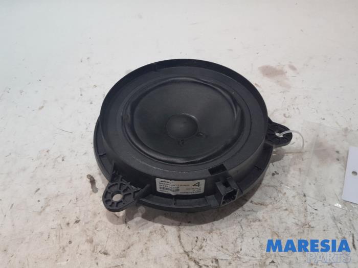 Gebruikte Luidspreker Renault Captur I (2R) 1.2 TCE 16V EDC Prijs € 34,99 Margeregeling aangeboden door Maresia Parts