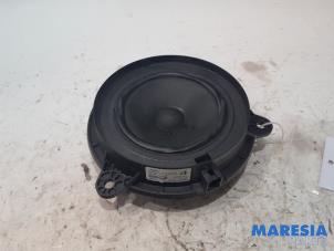 Gebruikte Speaker Renault Captur (2R) 1.2 TCE 16V EDC Prijs € 34,99 Margeregeling aangeboden door Maresia Parts