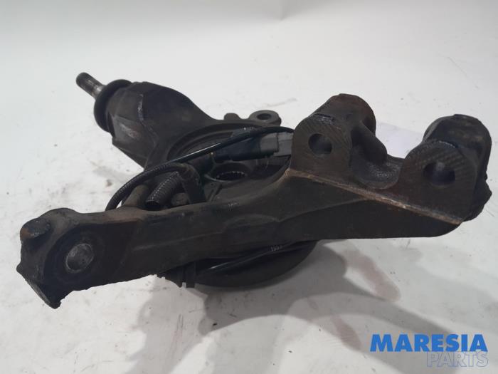 Fusee rechts-voor van een Citroën DS4 (NX) 1.6 16V VTi 120 2013