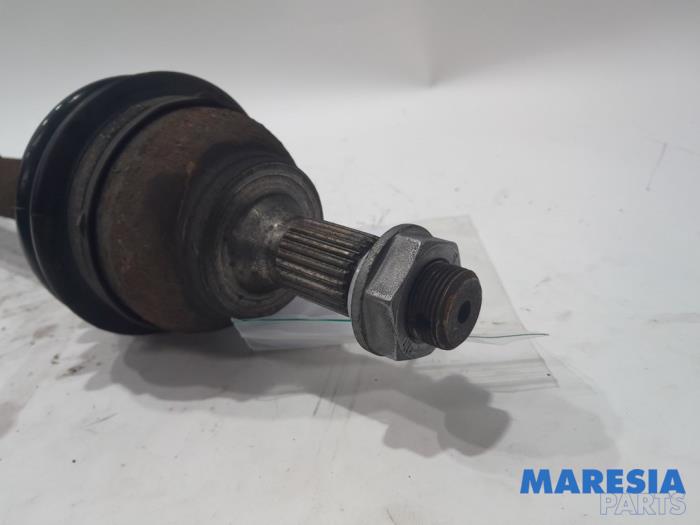 Aandrijfas links-voor van een Citroën DS4 (NX) 1.6 16V VTi 120 2013