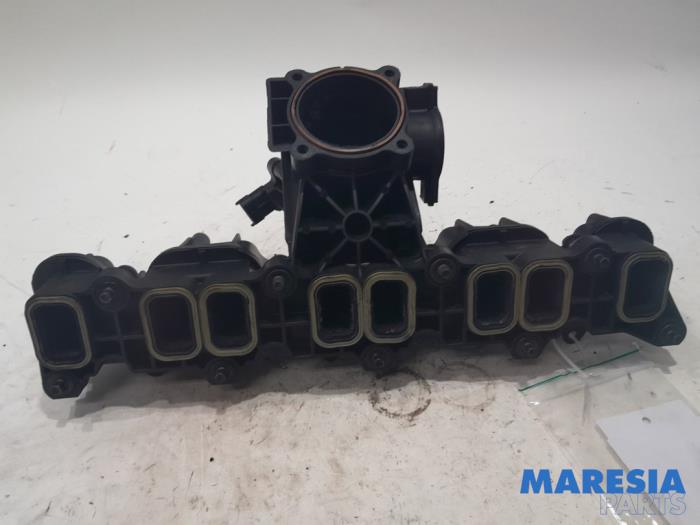 Inlaatspruitstuk van een Peugeot Boxer (U9) 2.2 HDi 110 Euro 5 2013