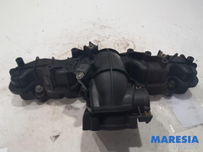 Inlaatspruitstuk van een Peugeot Boxer (U9) 2.2 HDi 110 Euro 5 2013