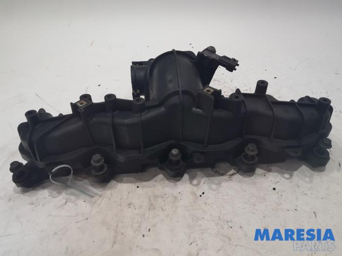 Inlaatspruitstuk van een Peugeot Boxer (U9) 2.2 HDi 110 Euro 5 2013