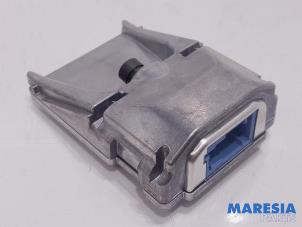 Gebruikte Camera voorzijde Peugeot 2008 (UD/UK/UR/US/UX) e-2008 50 kWh Prijs € 193,60 Inclusief btw aangeboden door Maresia Parts