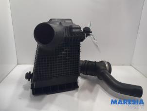 Gebruikte Luchtfilterhuis Renault Grand Scénic II (JM) 2.0 16V Prijs € 30,00 Margeregeling aangeboden door Maresia Parts