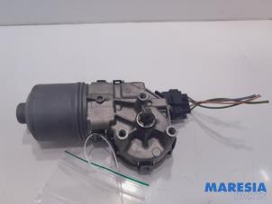 Gebruikte Ruitenwissermotor voor Peugeot 206 CC (2D) 1.6 16V Prijs € 25,00 Margeregeling aangeboden door Maresia Parts