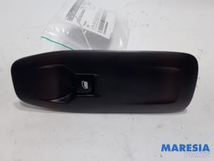 Gebruikte Schakelaar Elektrisch Raam Peugeot 208 I (CA/CC/CK/CL) 1.6 e-HDi FAP Prijs € 15,00 Margeregeling aangeboden door Maresia Parts