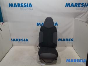 Gebruikte Voorstoel links Peugeot 107 1.0 12V Prijs € 69,00 Margeregeling aangeboden door Maresia Parts