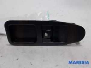 Gebruikte Schakelaar Elektrisch Raam Peugeot Expert (G9) 2.0 HDi 120 Prijs € 48,40 Inclusief btw aangeboden door Maresia Parts