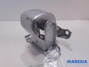 Gebruikte Scharnier Achterklep Fiat Talento 1.6 EcoJet BiTurbo 125 Prijs € 54,45 Inclusief btw aangeboden door Maresia Parts