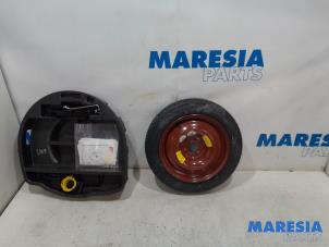 Gebruikte Krikset + reservewiel Peugeot 207 SW (WE/WU) 1.4 16V Vti Prijs € 100,00 Margeregeling aangeboden door Maresia Parts