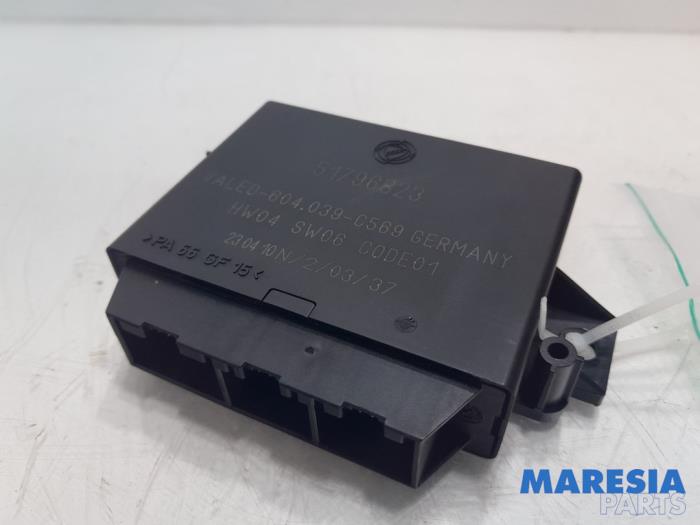 Gebruikte PDC Module Fiat 500C (312) 1.2 69 Prijs € 50,00 Margeregeling aangeboden door Maresia Parts