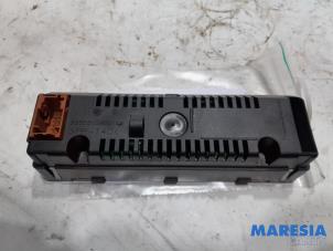 Gebruikte Display Interieur Peugeot 207 SW (WE/WU) 1.4 16V Vti Prijs € 30,00 Margeregeling aangeboden door Maresia Parts