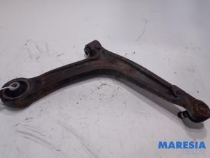 Gebruikte Draagarm onder links-voor Fiat 500C (312) 1.2 69 Prijs € 20,00 Margeregeling aangeboden door Maresia Parts