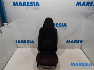 Gebruikte Voorstoel links Peugeot 107 1.0 12V Prijs € 75,00 Margeregeling aangeboden door Maresia Parts