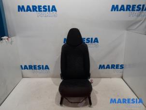 Gebruikte Voorstoel rechts Peugeot 107 1.0 12V Prijs € 65,00 Margeregeling aangeboden door Maresia Parts