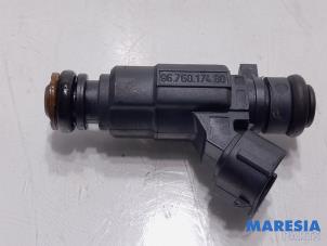 Gebruikte Injector (benzine injectie) Citroen C4 Cactus (0B/0P) 1.2 PureTech 82 12V Prijs € 19,50 Margeregeling aangeboden door Maresia Parts