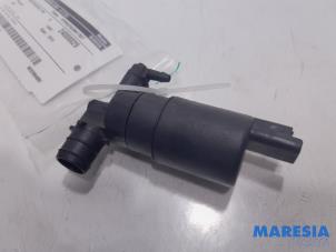 Gebruikte Ruitensproeierpomp voor Peugeot 107 1.0 12V Prijs € 10,00 Margeregeling aangeboden door Maresia Parts