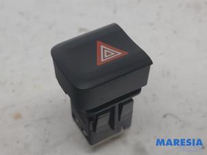 Gebruikte Schakelaar Paniekverlichting Citroen Berlingo 1.5 BlueHDi 100 Prijs € 12,09 Inclusief btw aangeboden door Maresia Parts