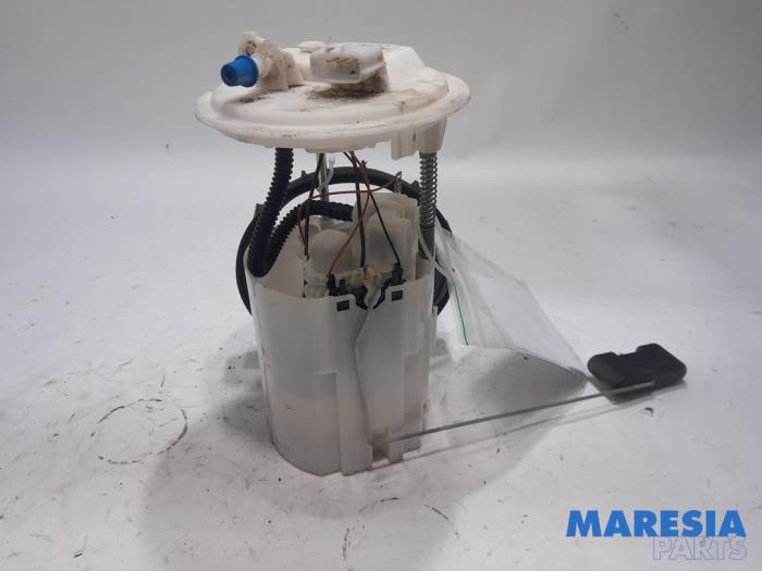 Gebruikte Tank element Pomp Renault Scénic III (JZ) 2.0 16V CVT Prijs € 75,00 Margeregeling aangeboden door Maresia Parts