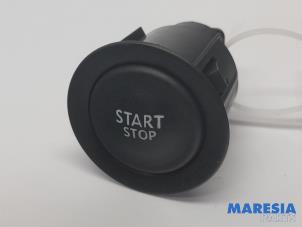 Gebruikte Start/Stop schakelaar Renault Scénic III (JZ) 2.0 16V CVT Prijs € 9,99 Margeregeling aangeboden door Maresia Parts