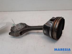 Gebruikte Drijfstang Renault Megane III Berline (BZ) 2.0 16V TCe 180 Prijs € 50,00 Margeregeling aangeboden door Maresia Parts