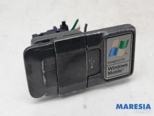 Gebruikte AUX/USB aansluiting Fiat 500 (312) 1.2 69 Prijs € 25,00 Margeregeling aangeboden door Maresia Parts