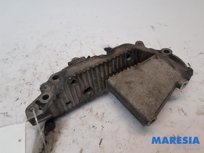 Gebruikte Motorsteun Renault Master III (MA/MB/MC/MD/MH/MF/MG/MH) 2.3 dCi 150 16V Prijs € 48,40 Inclusief btw aangeboden door Maresia Parts