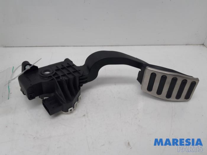Gebruikte Sensor Gaspedaalpositie Fiat Punto III (199) 0.9 TwinAir Turbo 100 Prijs € 15,00 Margeregeling aangeboden door Maresia Parts