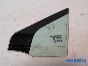 Gebruikte Driehoeks Ruit links-voor Renault Scénic III (JZ) 1.5 dCi 110 Prijs € 20,00 Margeregeling aangeboden door Maresia Parts