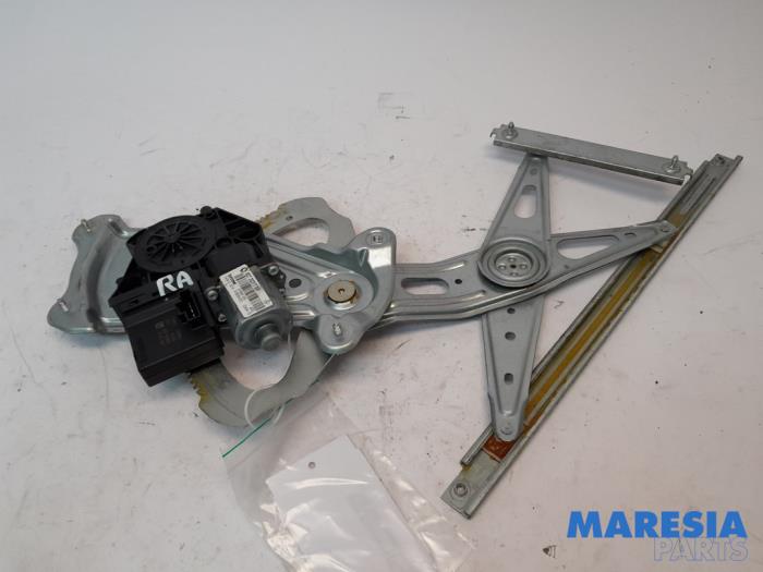 Ruitmechaniek 4Deurs rechts-achter van een Renault Scénic III (JZ) 1.5 dCi 110 2013