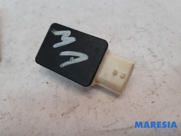 Gebruikte Airbag Sensor Renault Scénic III (JZ) 1.5 dCi 110 Prijs € 20,00 Margeregeling aangeboden door Maresia Parts