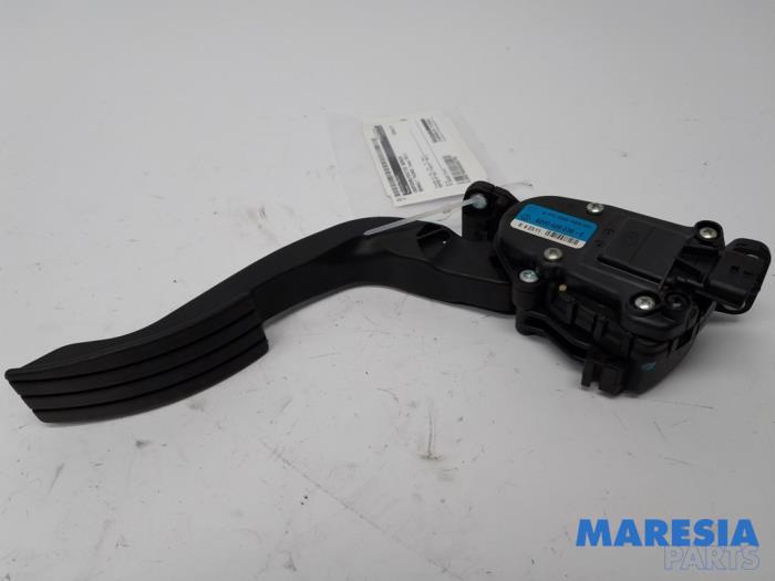 Gebruikte Sensor Gaspedaalpositie Renault Twingo II (CN) 1.2 16V Prijs € 40,00 Margeregeling aangeboden door Maresia Parts