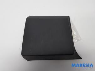 Gebruikte Sierstrip Nissan NV 300 1.6 dCi 125 Prijs € 24,20 Inclusief btw aangeboden door Maresia Parts