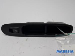 Gebruikte Ruit schakelaar elektrisch Fiat Punto Evo (199) 1.3 JTD Multijet 85 16V Euro 5 Prijs € 15,00 Margeregeling aangeboden door Maresia Parts