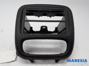Gebruikte Radio omlijsting Nissan NV 300 1.6 dCi 125 Prijs € 60,50 Inclusief btw aangeboden door Maresia Parts