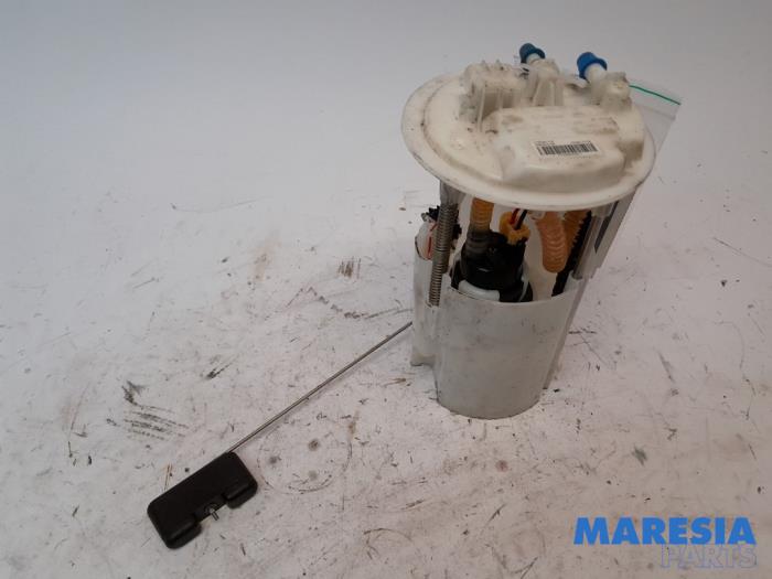 Gebruikte Tank element Pomp Renault Scénic III (JZ) 1.5 dCi 110 Prijs € 90,00 Margeregeling aangeboden door Maresia Parts