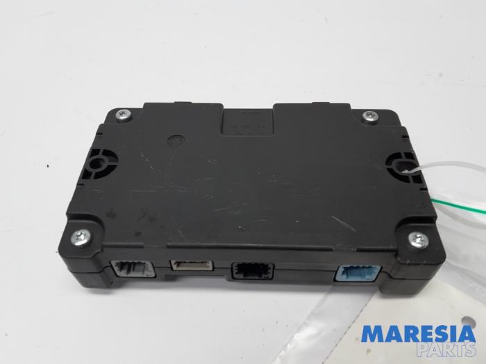 Gebruikte Module Telefoon Renault Megane III Berline (BZ) 1.6 16V Prijs € 34,99 Margeregeling aangeboden door Maresia Parts